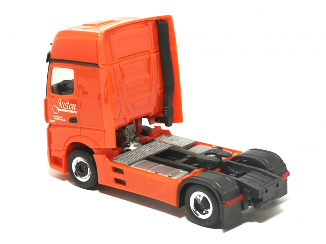 MB Actros L Gigaspace Zugmaschine „Justen“ Herpa