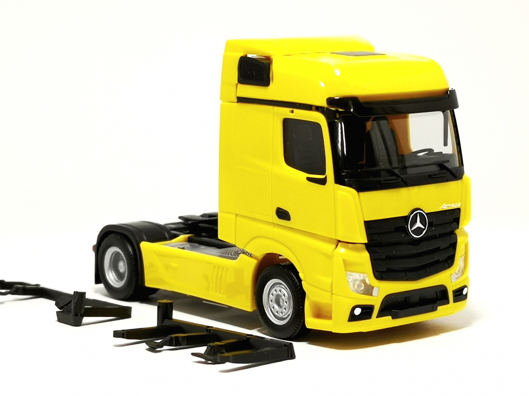 309189-004 Mb Actros Bigspace '18 Solozugmaschine 2achs, rapsgelb Herpa - SALE