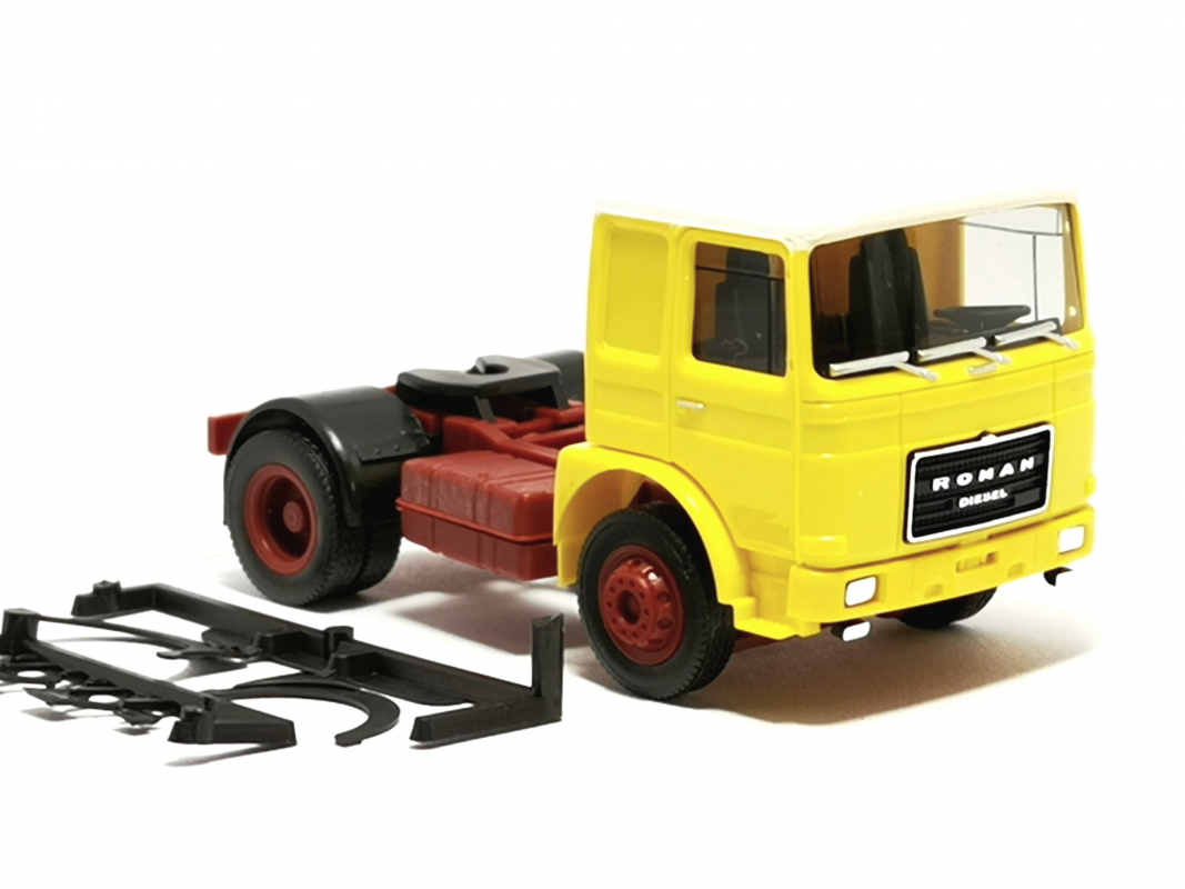 310550-003 Roman Diesel Solozugmaschine 2achs, gelb Herpa - SALE