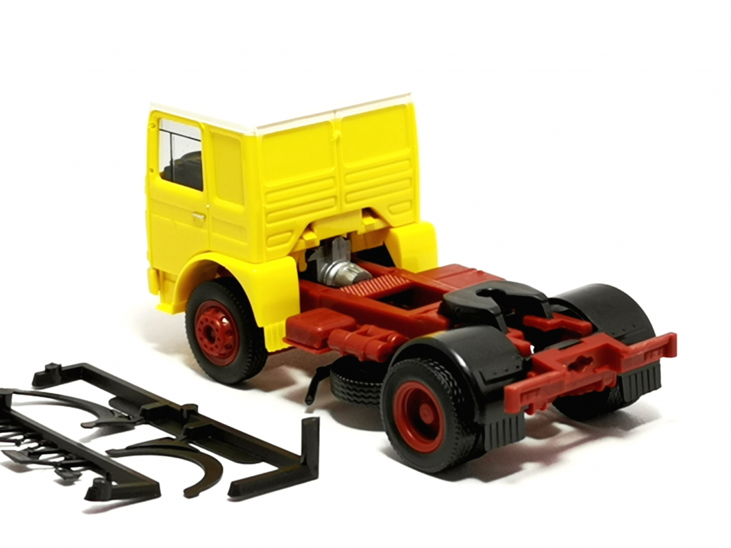 310550-003 Roman Diesel Solozugmaschine 2achs, gelb Herpa