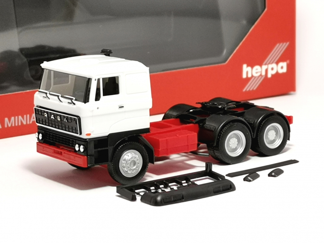 317399 Rába Zugmaschine 3achs, weiß	Herpa