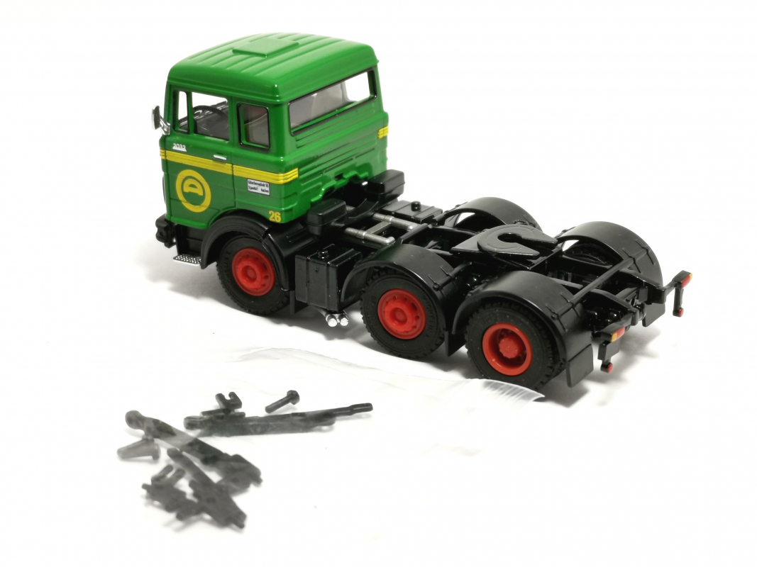 MB LPS 2032 Zugmaschine "Spedition Offergeld" Herpa - Schwarz