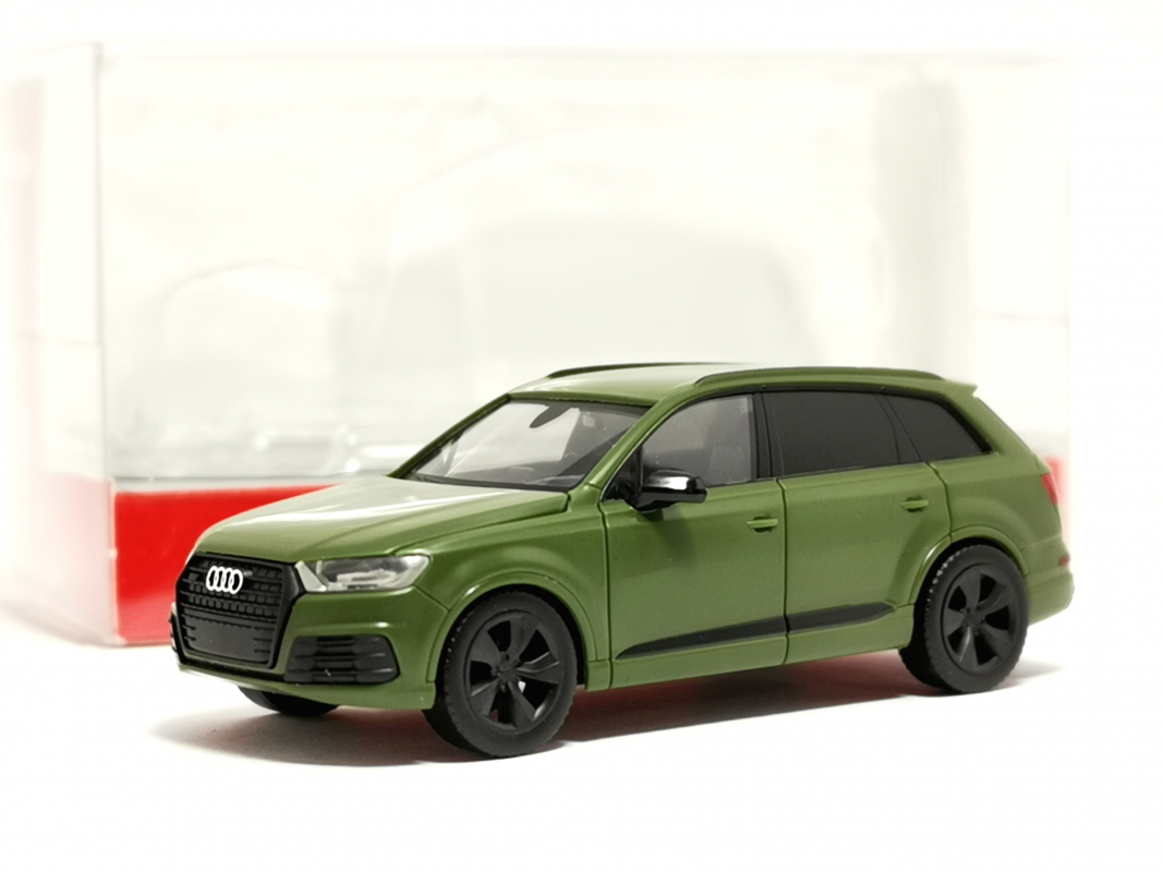 420969-002 Audi Q7 mit getönten Scheiben, olivgrün	Herpa