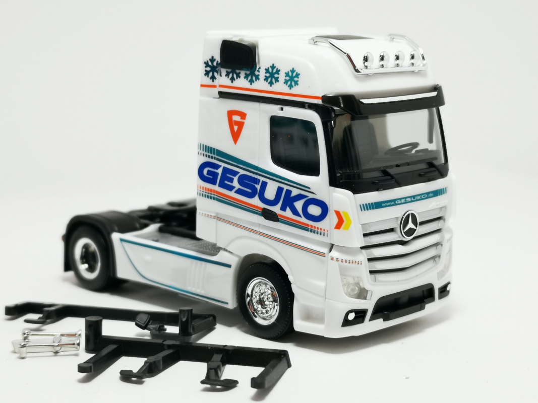 Mb Actros Gigaspace `18 Zugmaschine "GESUKO" Herpa