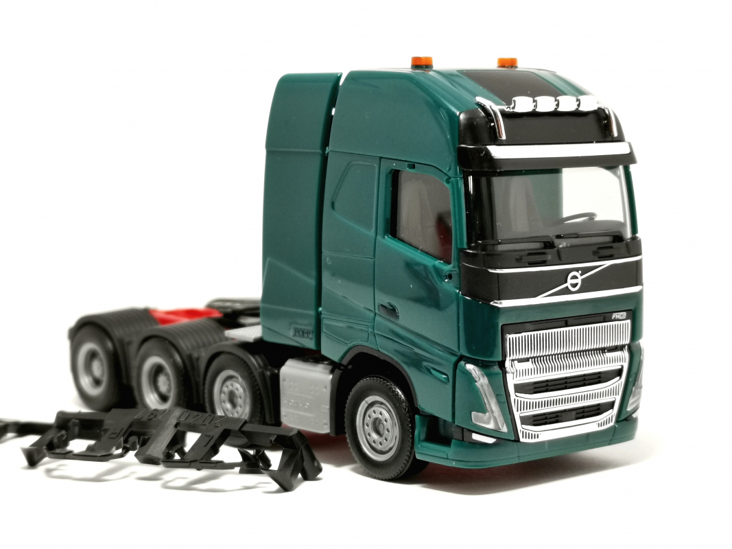 317993 Volvo FH 16 GL XL 2020 Schwerlastzugmaschine, blaugrün Herpa