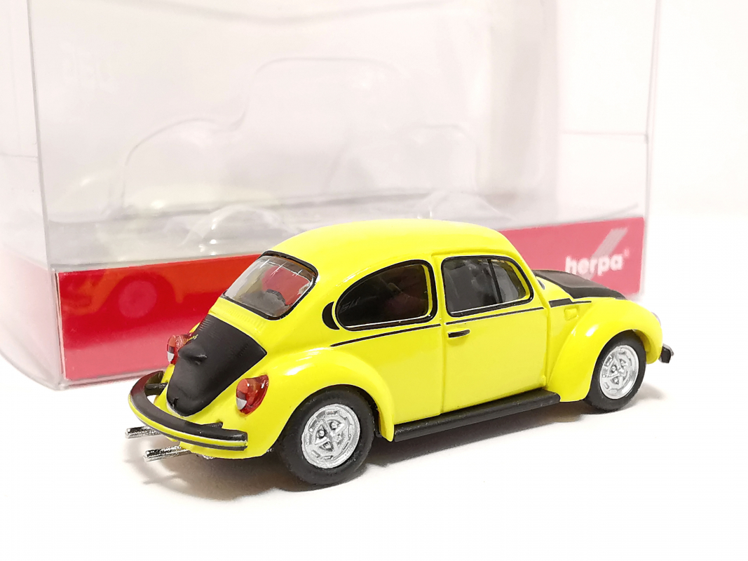421102 Volkswagen (VW) Käfer 1303 "Der gelb-schwarze Renner" Herpa SALE B1