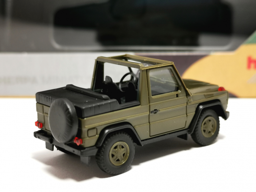 700856 Puch G-Klasse, offen "Schweizer Armee" Herpa - SALE