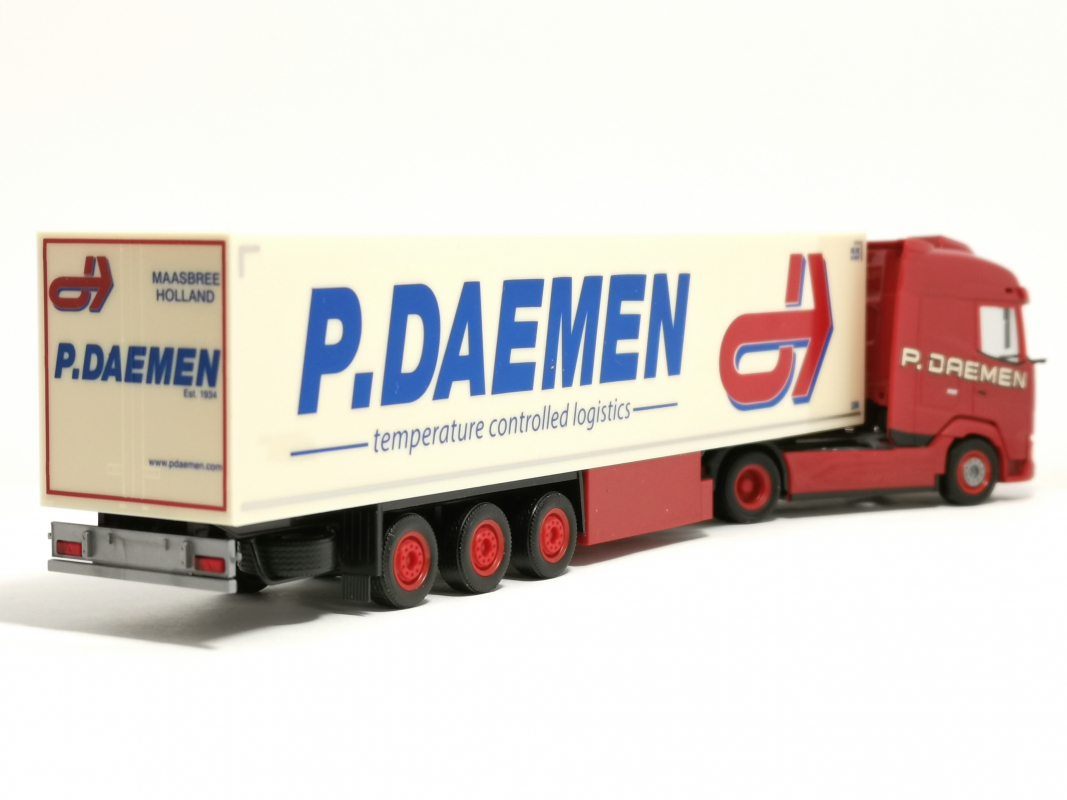 317283 DAF XG Kühlkoffer-Sattelzug "P. DAEMEN" (Niederlande/Maasbree) Herpa