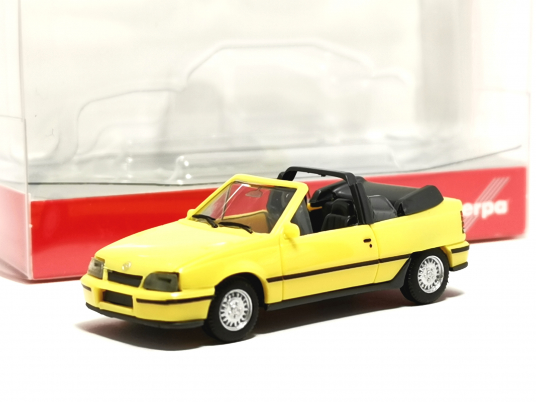 421027 Opel Kadett E Gsi Cabrio, Jamaicagelb Herpa