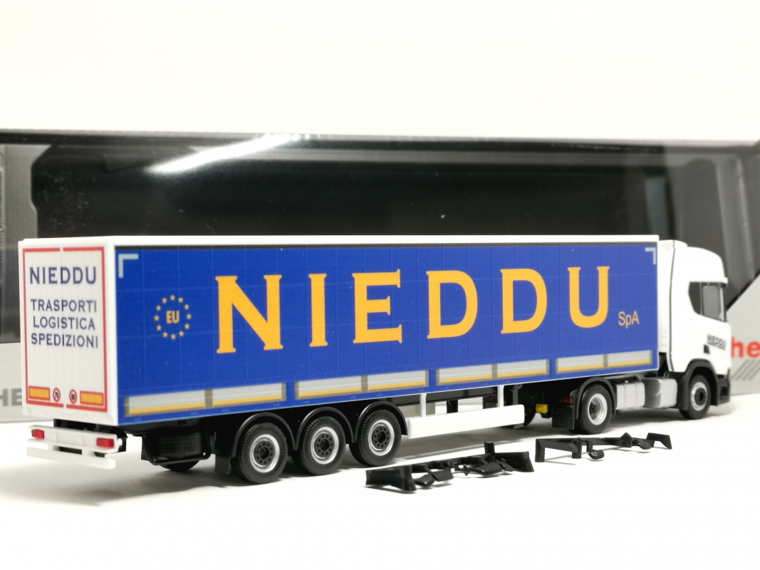 957755 Scania CR 20 Gardinenplanen Sattelzug "NIEDDU" Herpa