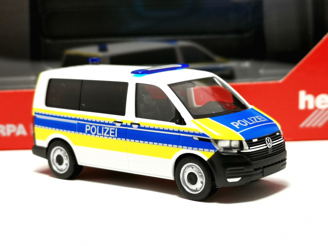 098113 Volkswagen (VW) T6.1 Bus "Polizei Niedersachsen" Herpa