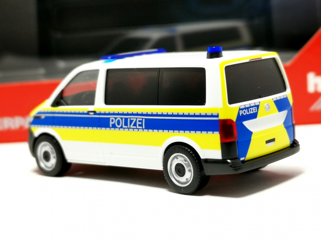 098113 Volkswagen (VW) T6.1 Bus "Polizei Niedersachsen" Herpa