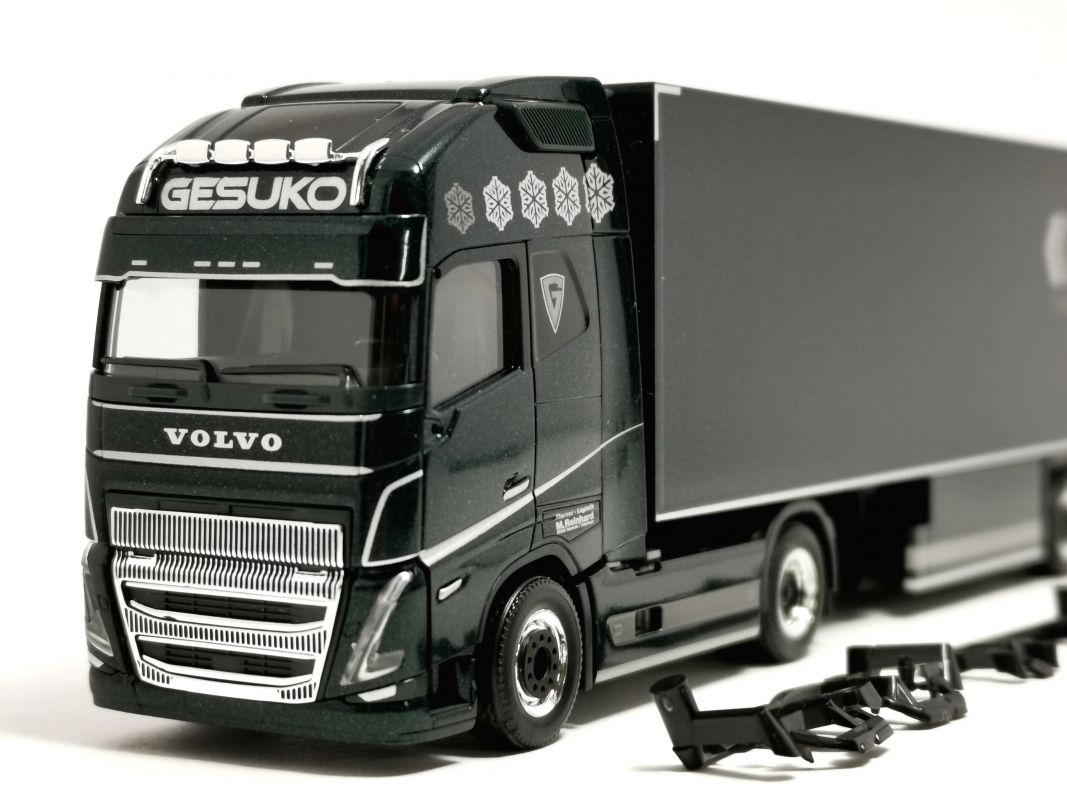 318280 Volvo FH 16 GL XL 2020 Kühlkoffer-Sattelzug "GESUKO" Herpa -SALE