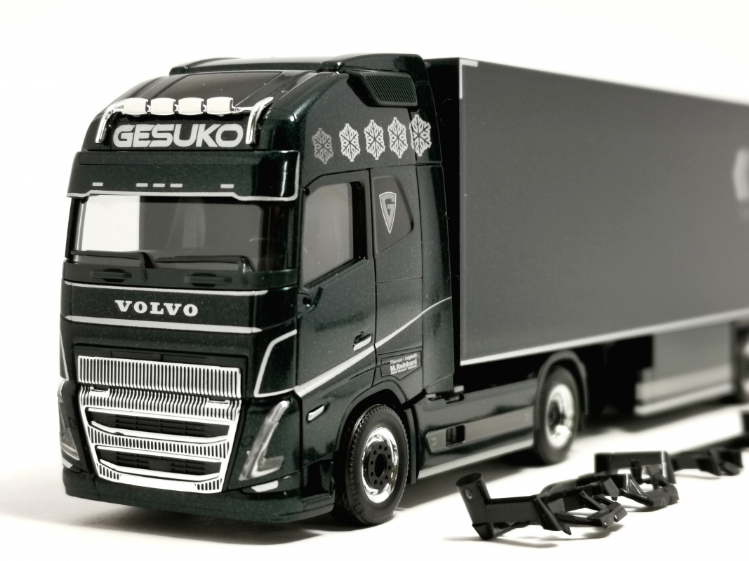 318280 Volvo FH 16 GL XL 2020 Kühlkoffer-Sattelzug "GESUKO" Herpa