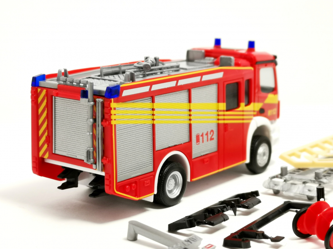 098168 Mercedes-Benz Actros S HLF 2000 "Feuerwehr" Herpa