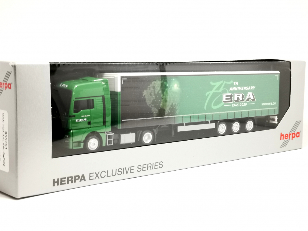955751 MAN TGX XXL Jumbogardinenplanensattelzug „75 Jahre ERA“ Herpa