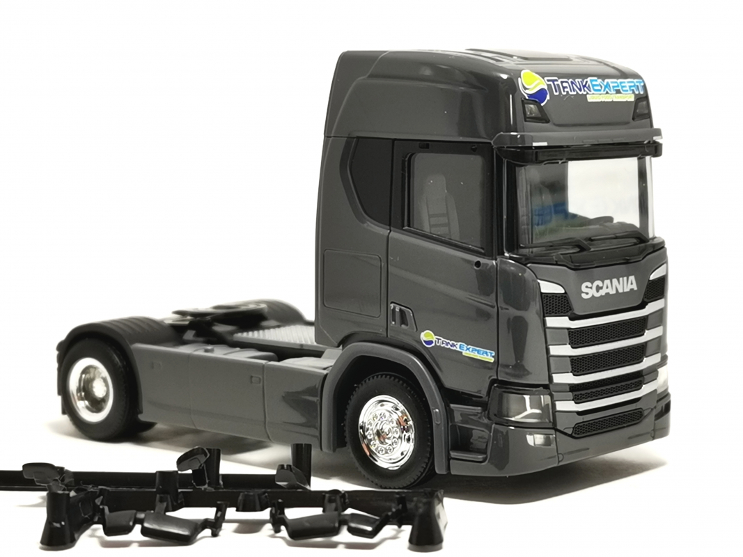 Scania CR20 HD Zugmaschine "Tank Expert" Herpa