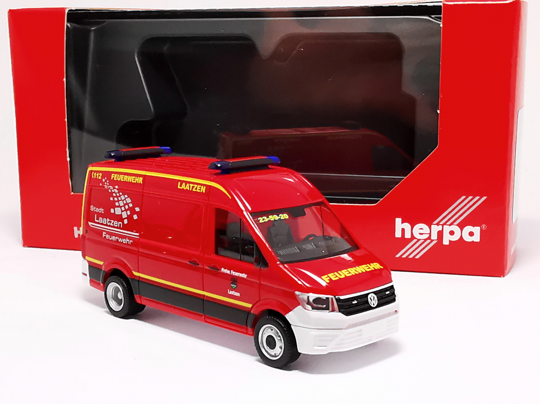 098236 Volkswagen (VW) Crafter Kasten Hochdach "Freiwillige Feuerwehr Laatzen" Herpa