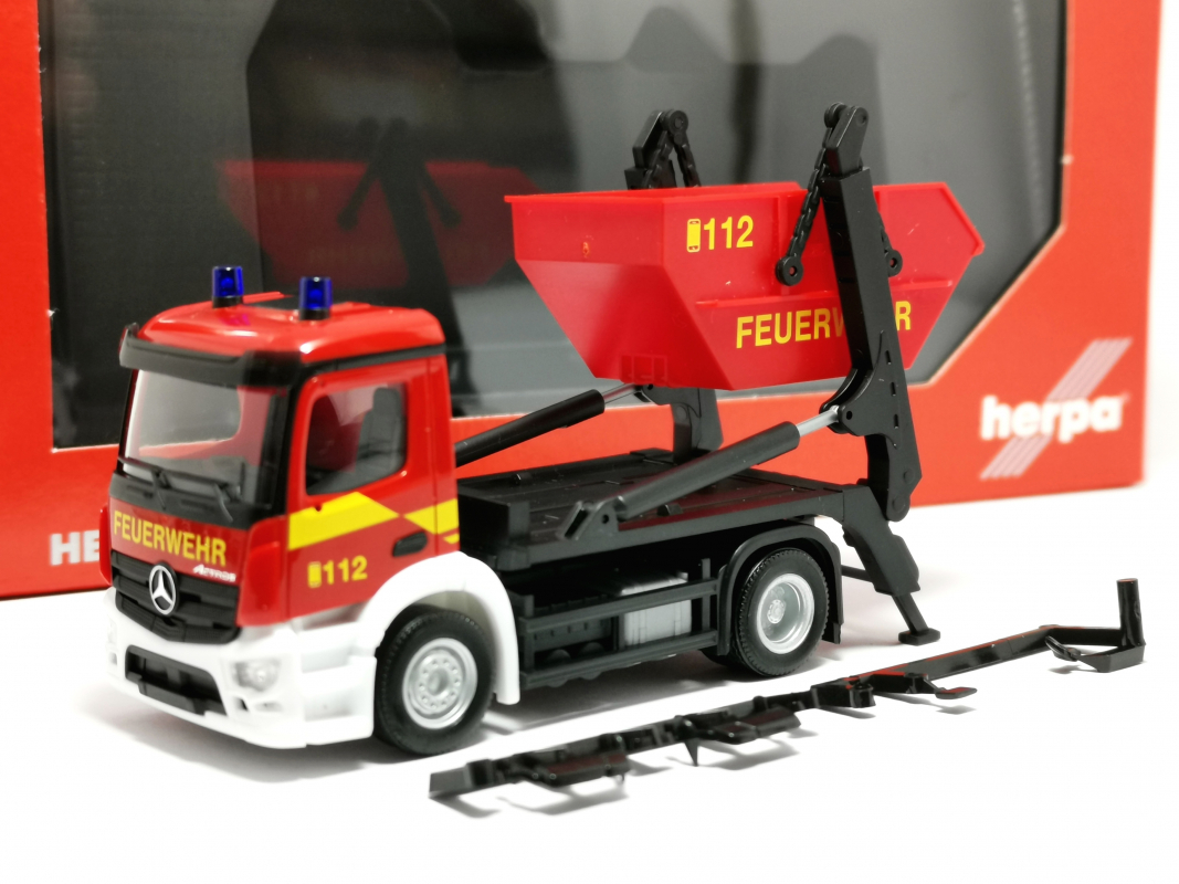 098250 Mercedes-Benz Actros S Absetzkipper AK12 "Feuerwehr" Herpa FridaySALE