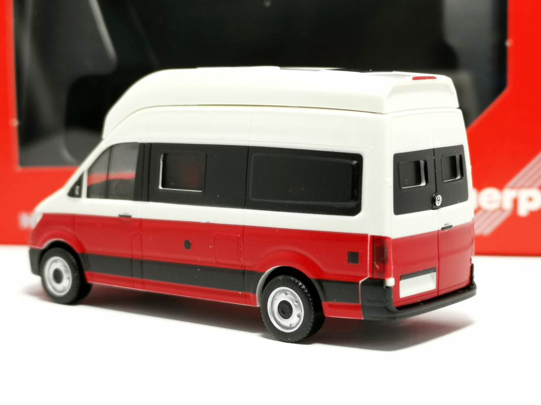 096294 Volkswagen (VW) Crafter Grand California, candywhite-kirschrot Herpa