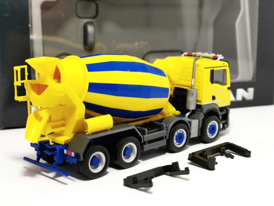 954501 MAN TGS NN mit Kameras Betonmischer gelb/blau Herpa