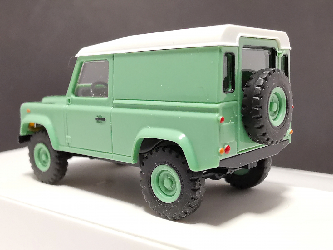 54352 Land Rover Defender 90 Kasten, Grün BUSCH