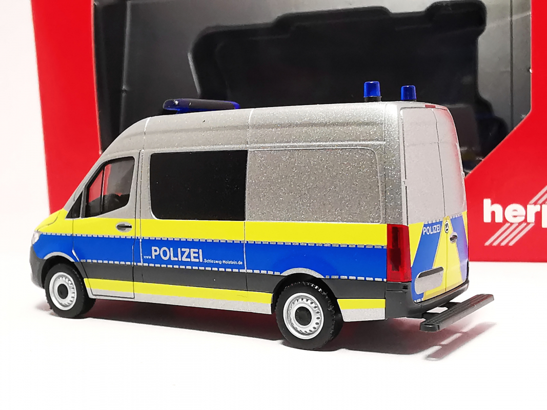 098304 Mercedes-Benz Sprinter '18 Halbbus Hochdach "Polizei Schleswig-Holstein" Herpa