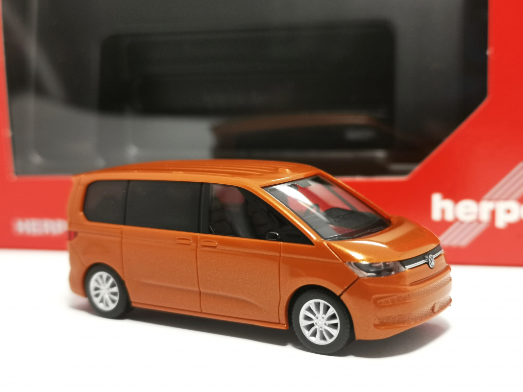 431156 Volkswagen (VW) Multivan, Energetic Orange Metallic Herpa