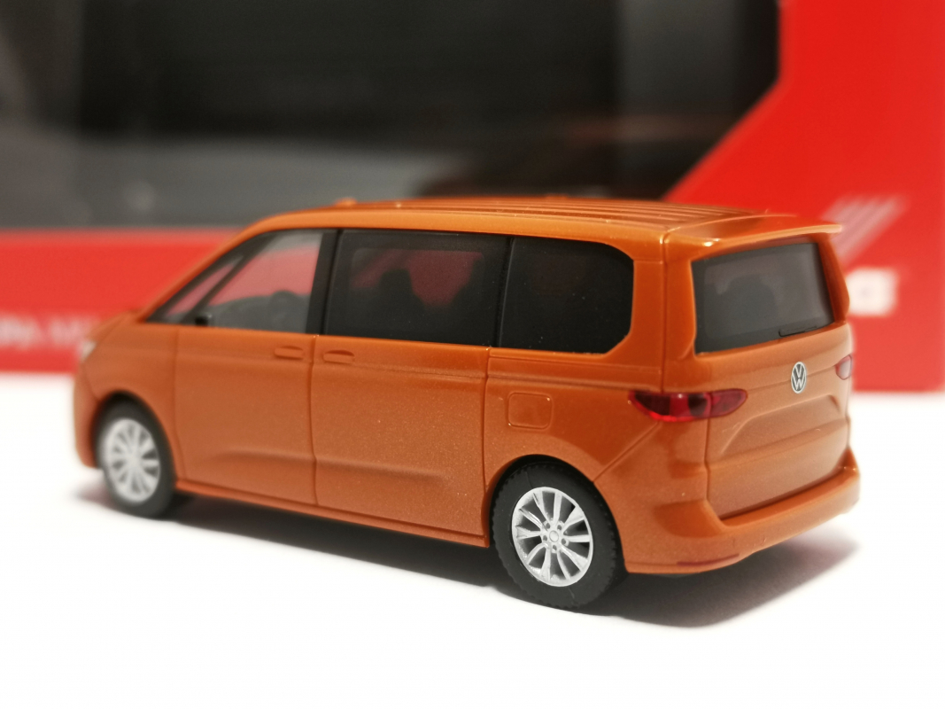 431156 Volkswagen (VW) Multivan, Energetic Orange Metallic Herpa