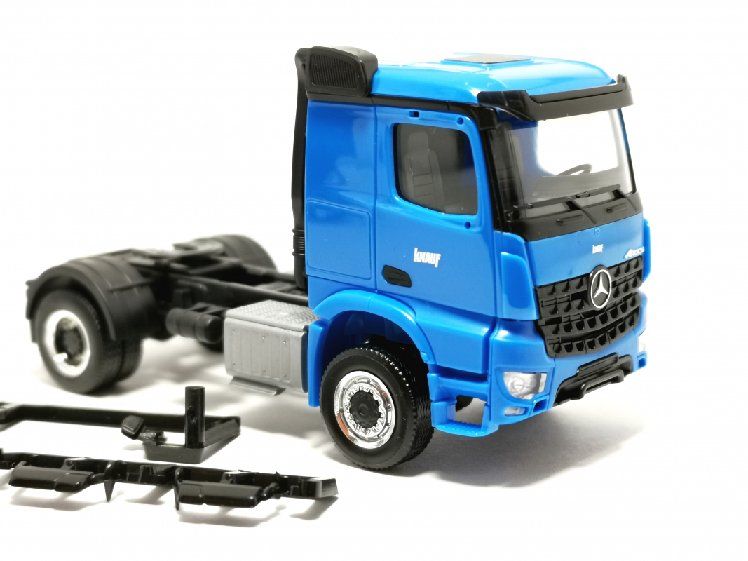 Mercedes-Benz Arocs Classicspace Zugmaschine "Knauf" Herpa FridaySALE
