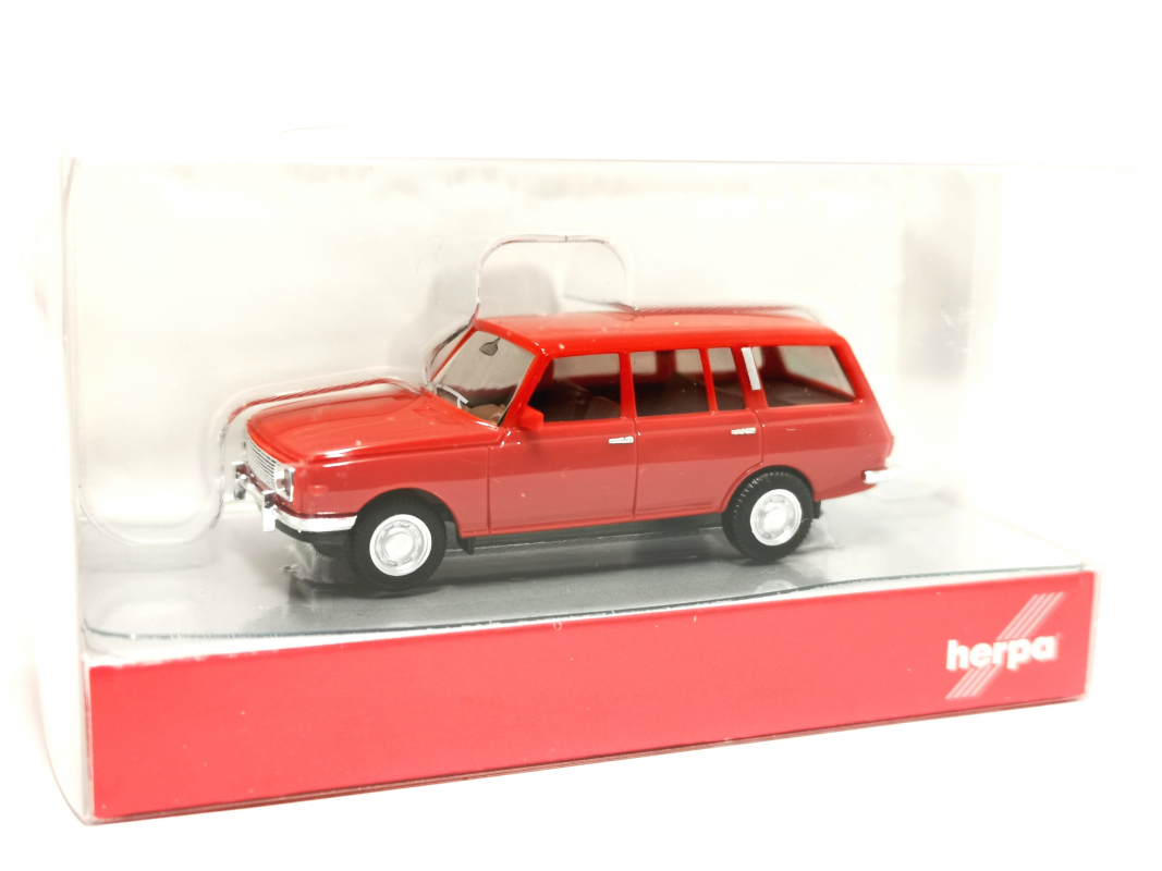 024150-007 Wartburg 353 '66 Tourist, velourrot Herpa B6