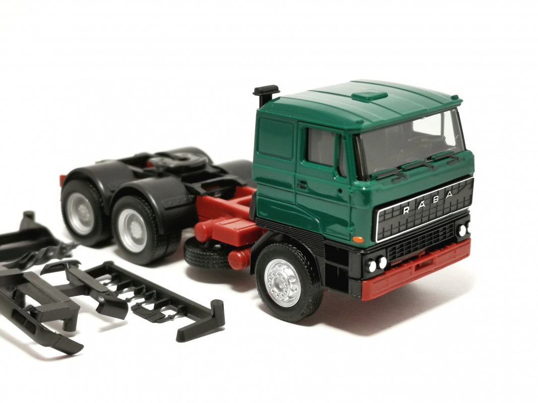 317399-002 RABA Zugmaschine 3achs (6x4), moosgrün Herpa - SALE