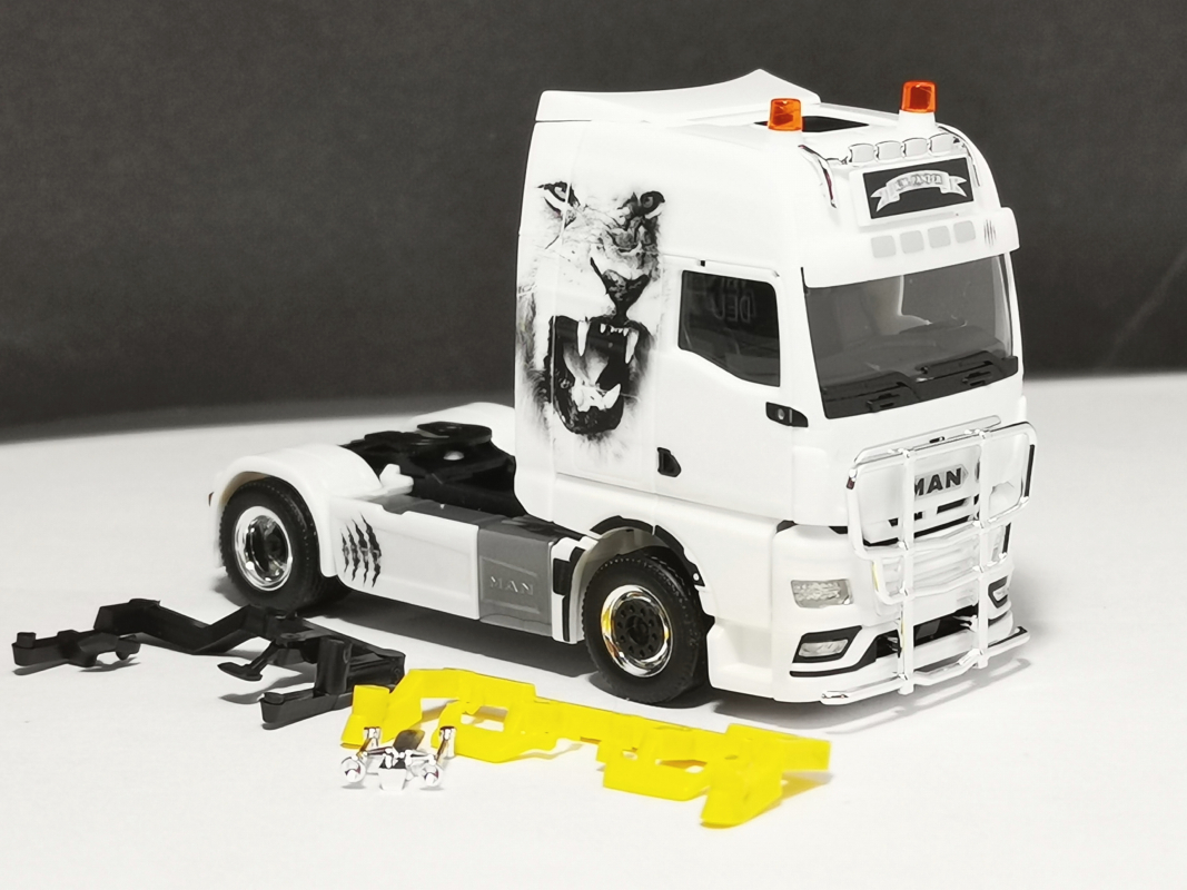 MAN TGX GX Zugmaschine "K.W. Panzer" Herpa