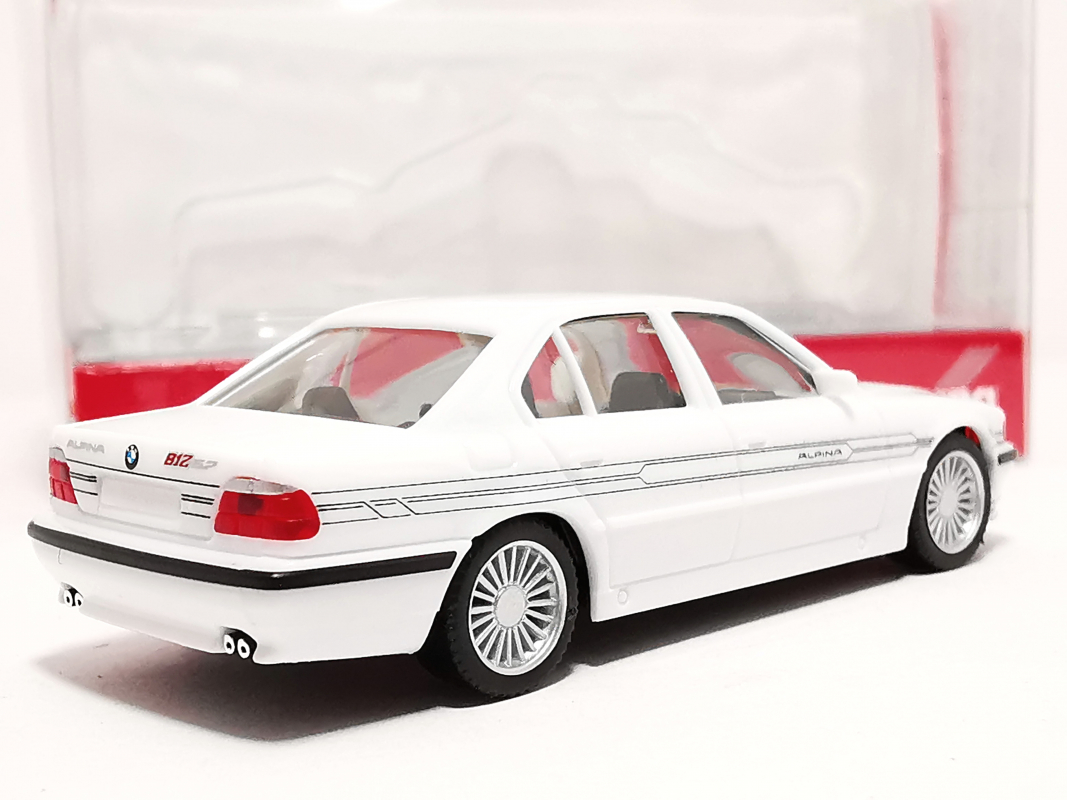 421201 BMW Alpina B12 5.7 (E38), weiß Herpa