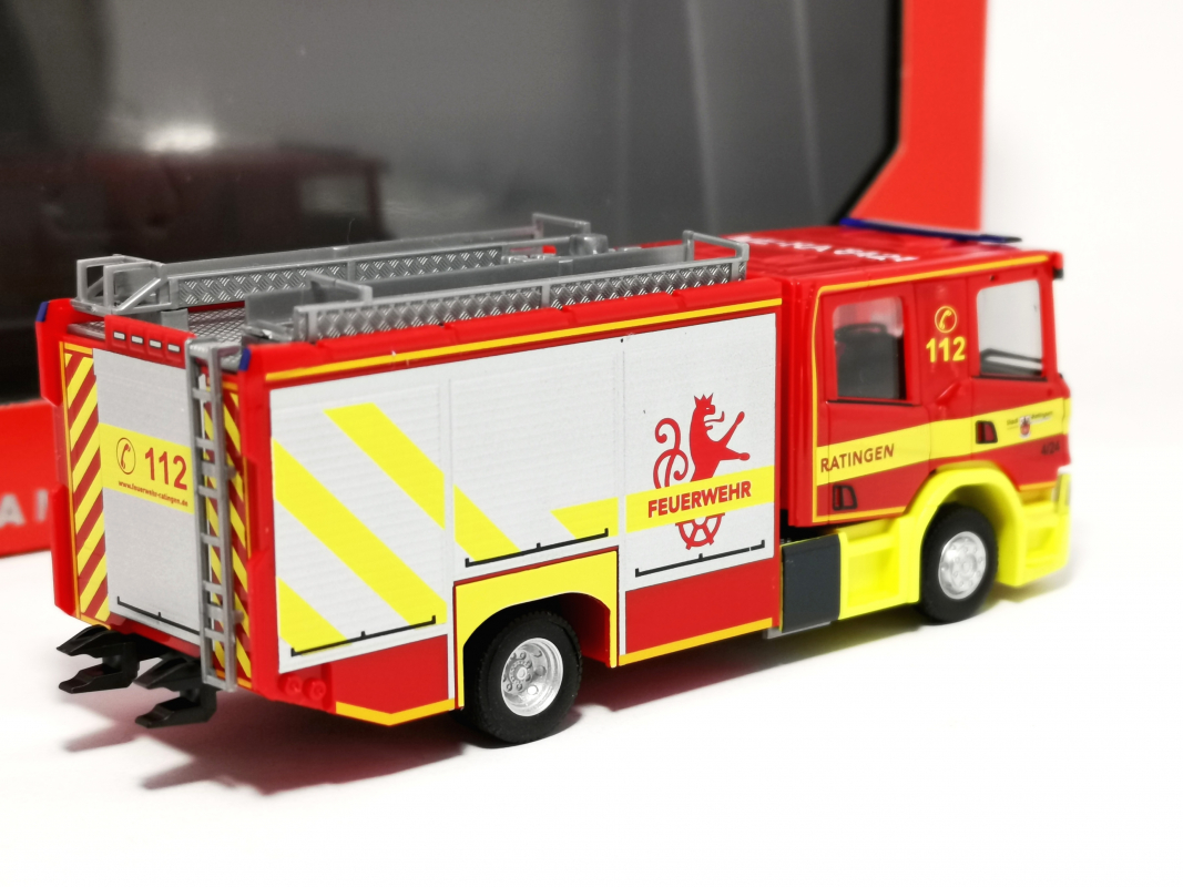 098434 Scania Crewcab CP28 HLF "Feuerwehr Ratingen" Herpa