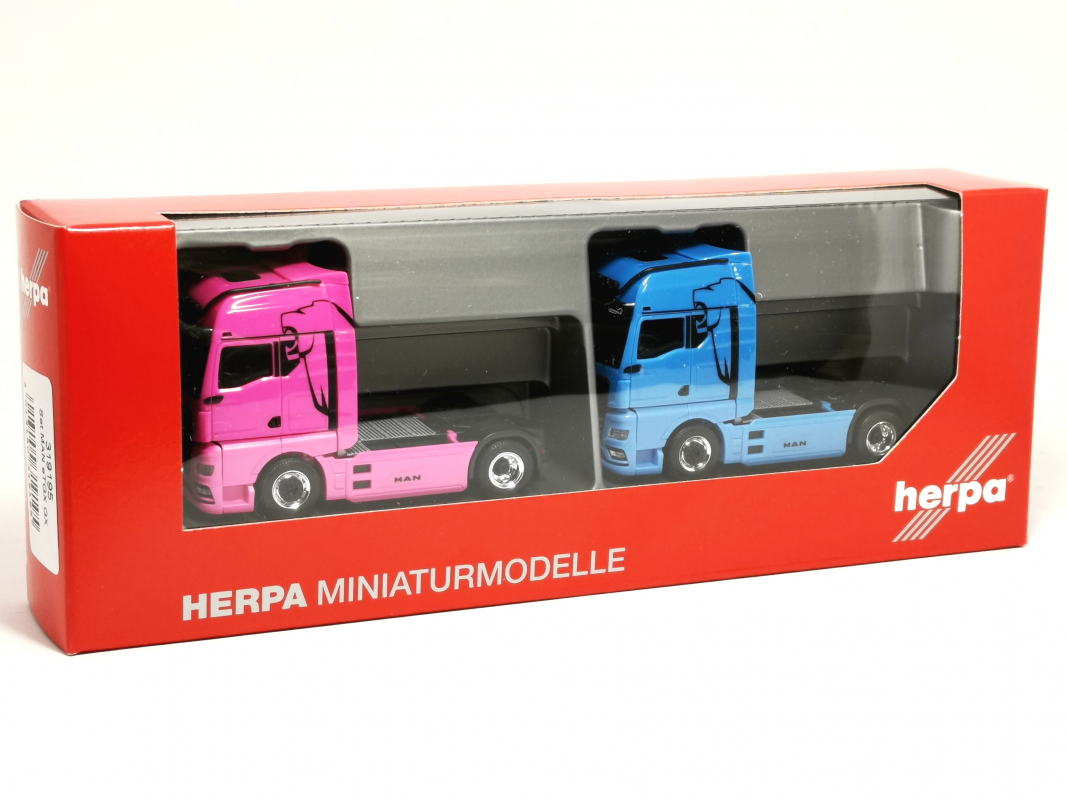 319195 Set WOMAN & MAN eTGX GX Zugmaschinen, 2achs, hellblau und pink Herpa