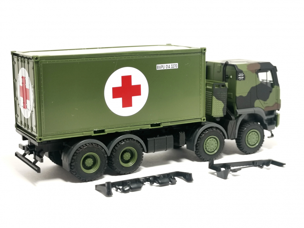 747226 Iveco Trakker 8x8 mit 20 ft. Container "Bundeswehr / Rotes Kreuz" Herpa
