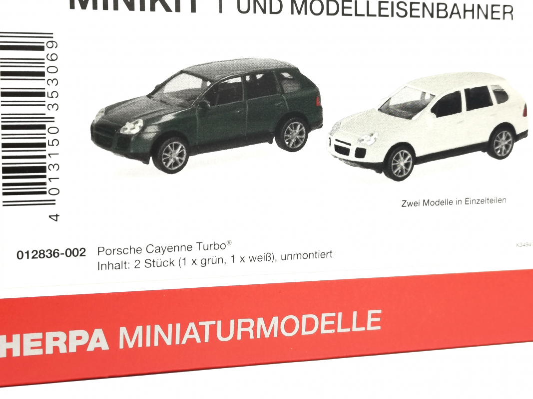 012836-002 Porsche Cayenne Turbo, british racing green/sandweiß Herpa