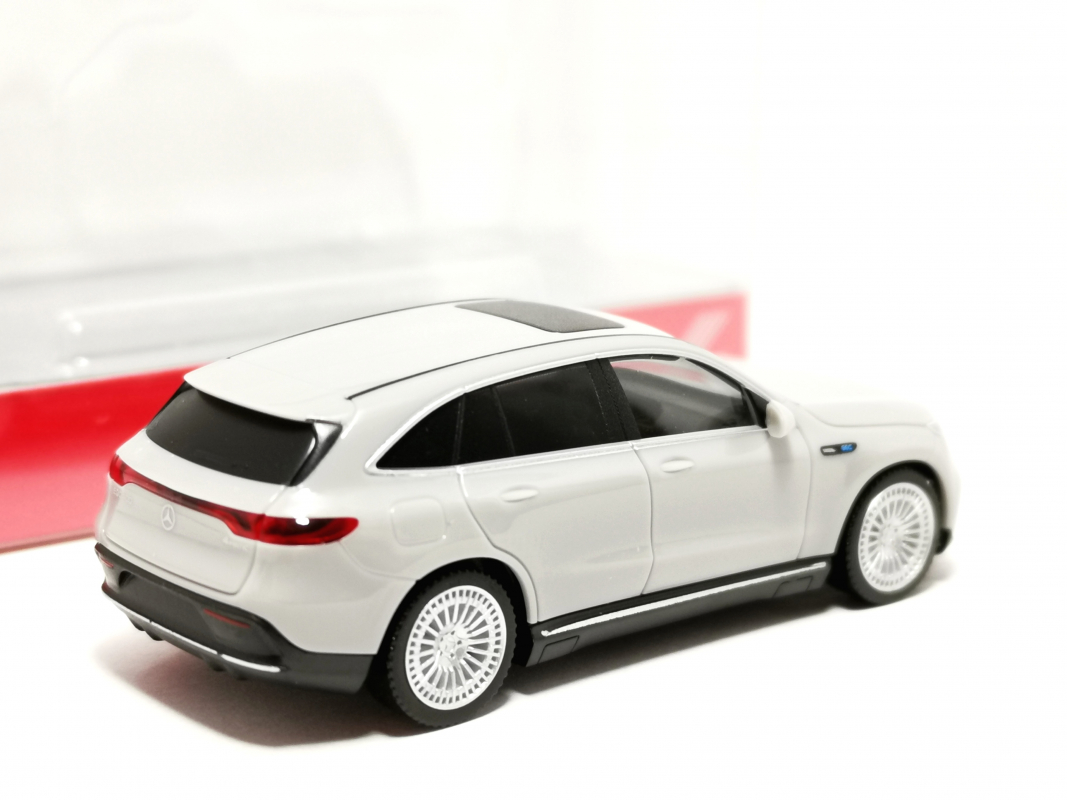 420426-003 Mercedes-Benz EQC AMG, signalgrau Herpa