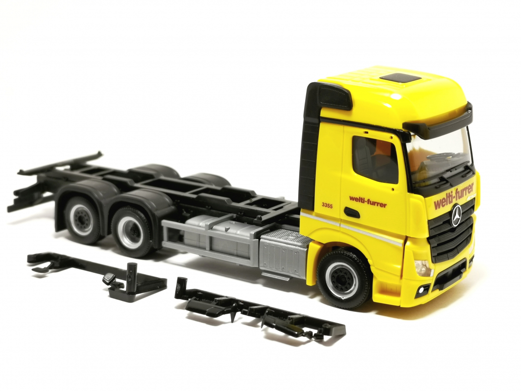 319355 Mb Actros Bigspace Wechselkoffer-Hängerzug "Welti-Furrer" Herpa - SALE