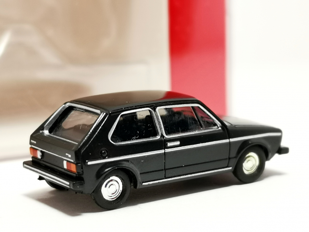 066600-002 VW Golf I, schwarz  (Spur TT) - 1:120 - Herpa
