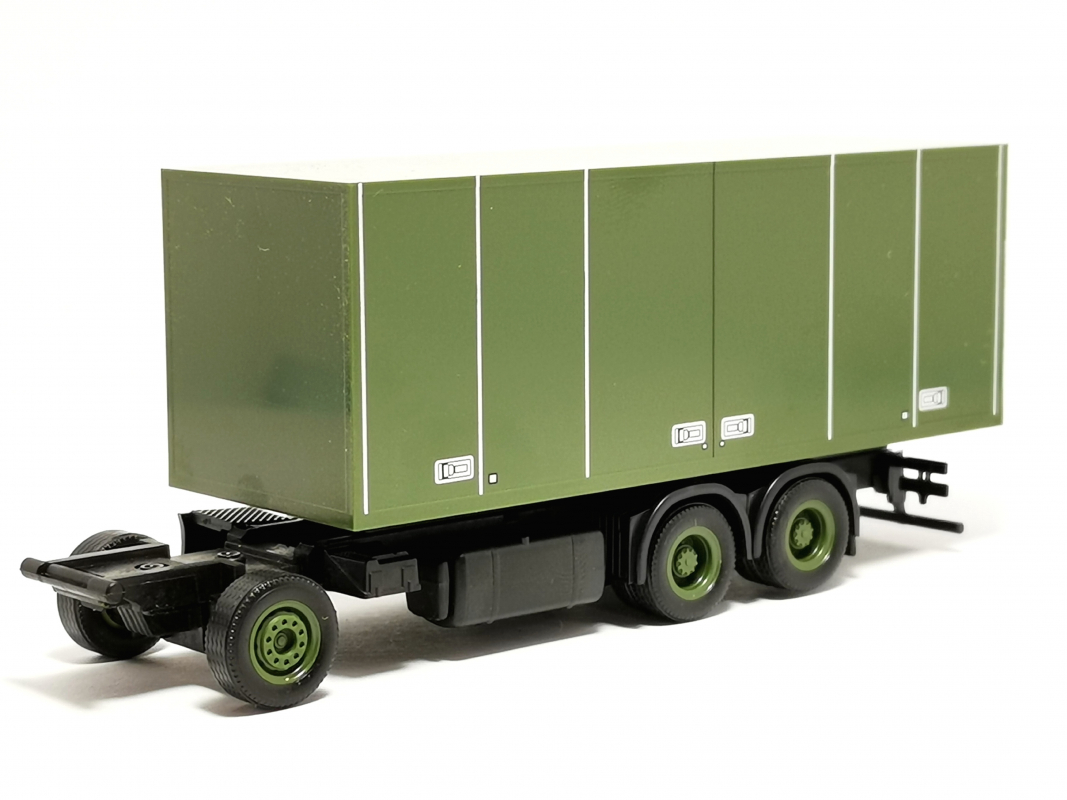 Fahrgestell mit Koffer 3achs Scania, oliv Herpa 226