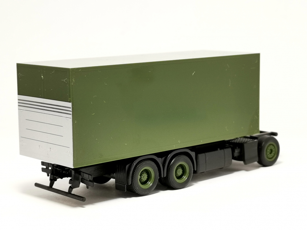 Fahrgestell mit Koffer 3achs Scania, oliv Herpa 226