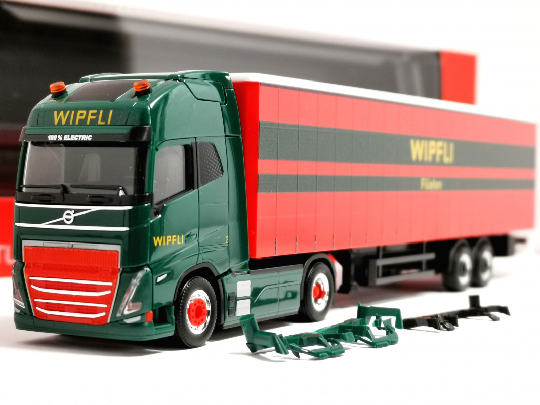 319171 Volvo FH GL XL Electric Gardinenplanen-Sattelzug "Wipfli" (Schweiz) Herpa