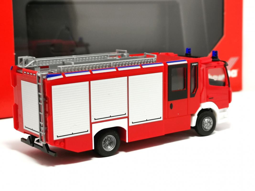 098632 Mercedes-Benz Atego 13 Z-Cab "Feuerwehr" Herpa