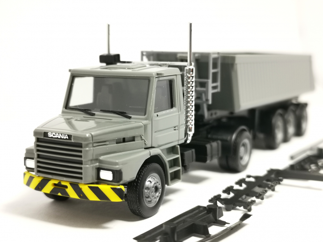 319713 Scania 142 Hauber Kipp-Sattelzug, grau/gelb Herpa