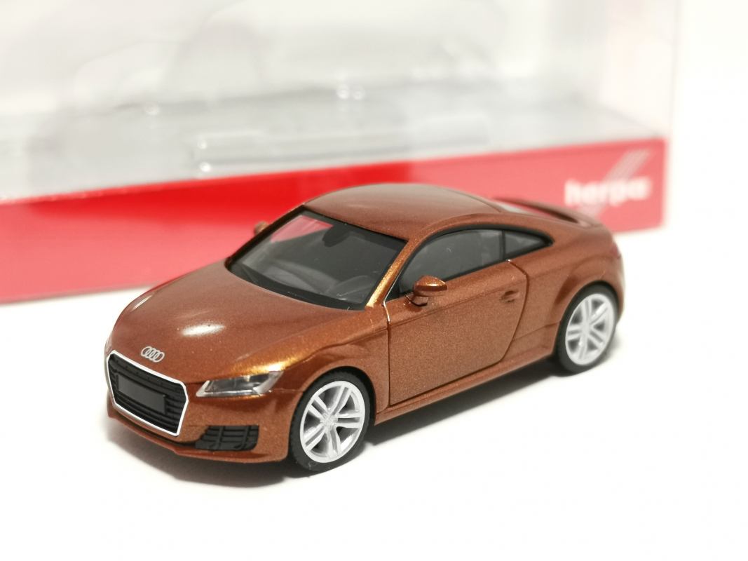 038355-003 Audi TT Coupé, ipanema metallic Herpa