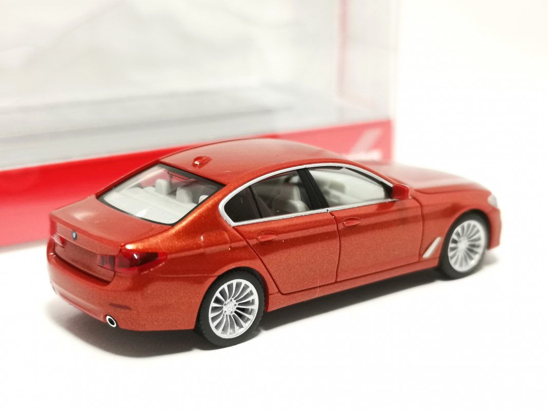 430692-006 BMW 5er (G30) Limousine, valenciaorange Herpa