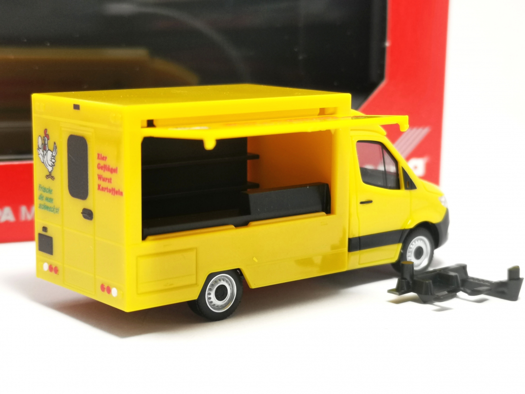 098656 Mercedes-Benz Sprinter '18 Foodtruck "Eier Geflügel Wurst Kartoffeln" Herpa