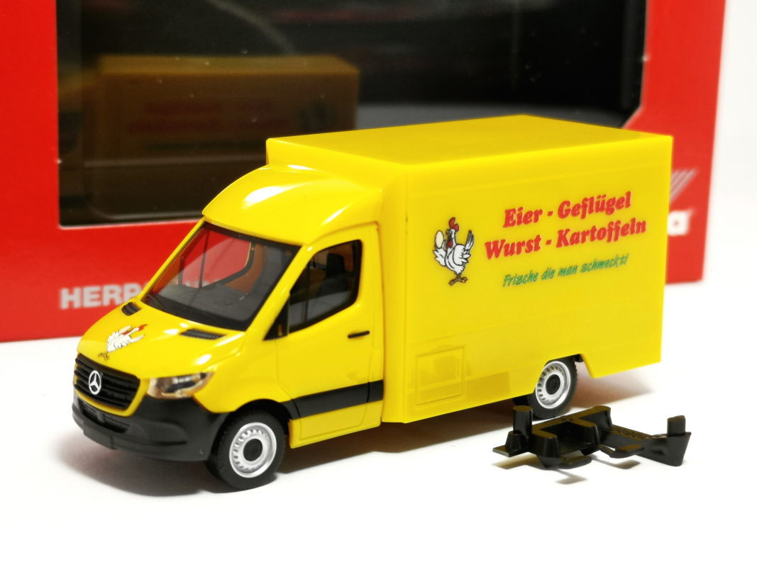 098656 Mercedes-Benz Sprinter '18 Foodtruck "Eier Geflügel Wurst Kartoffeln" Herpa